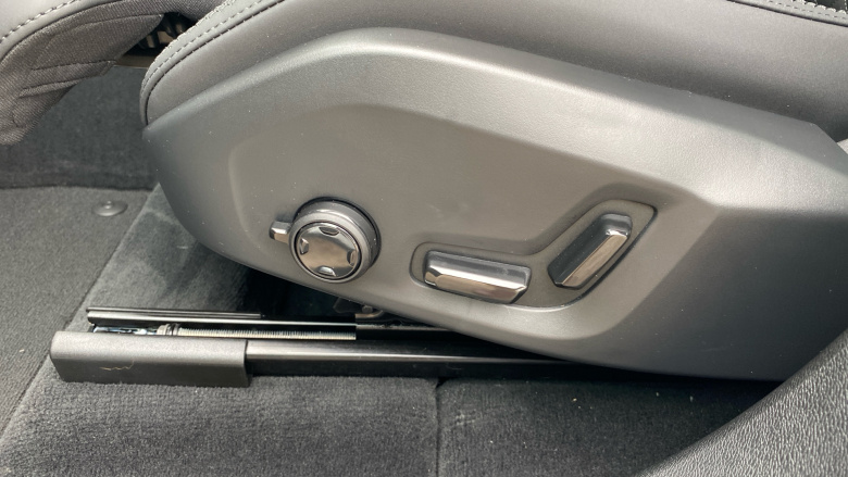 Volvo XC60 2.0 B5P Plus Dark 5dr AWD Geartronic Petrol Estate